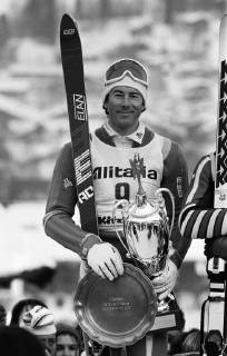 SKI ALPIN SAISON 1981 1982 World Cup Kitzbuehel SIEGER STENMARK Sweden SKI ALPIN SAISON 1981 1982 World Cup Kitzbuehel Slalom Men 17 01 1982 Winner Ingemar STENMARK Sweden at the award ceremony Kitzbuehel Austria