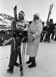 SKI ALPIN SAISON 1981 1982 World Cup Kitzbuehel STENMARK Sweden SKI ALPIN SAISON 1981 1982 World Cup Kitzbuehel Slalom Men 17 01 1982 Winner Ingemar STENMARK li, Sweden with his girlfriend Ann UVHAGEN Kitzbuehel Austria