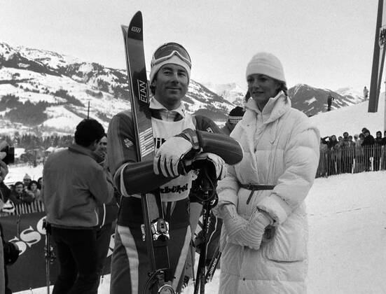 SKI ALPIN SAISON 1981 1982 World Cup Kitzbuehel STENMARK Sweden SKI ALPIN SAISON 1981 1982 World Cup Kitzbuehel Slalom Men 17 01 1982 Winner Ingemar STENMARK li, Sweden with his girlfriend Ann UVHAGEN Kitzbuehel Austria