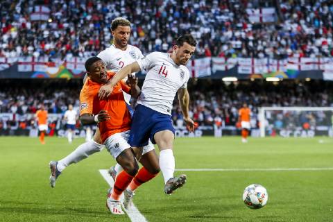GUIMARAES, 06-06-2019, Estadio D. Afonso Henriques , UEFA Nations League Semi Final. (Left-right) Netherlands player Steven Bergwijn , England player Ben Chilwell during the game Netherlands - England Netherlands - England x3610837x Copyright: