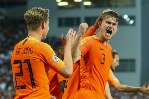 UEFA Nations League 2019 - Semi Final - The Netehrlands v England 06-06-2019: Voetbal: Nederland v Engeland: Guimaraes Semi final UEFA Nations League 2019 Matthijs de Ligt of The Netherlands scored the equalizer Frenkie de Jong of The Netherlands, Matthijs de Ligt of The Netherlands