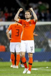 GUIMARAES, 06-06-2019, Estadio D. Afonso Henriques , UEFA Nations League Semi Final. Netherlands player Daley Blind thanking fans during the game Netherlands - England Netherlands - England x3611440x Copyright: