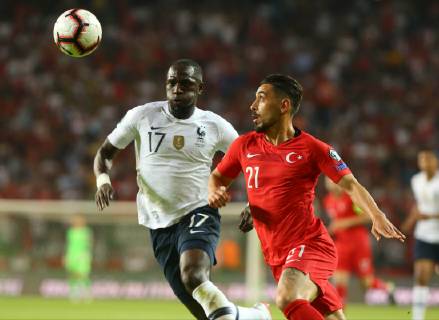 Fußball, EM Quali, Türkei - Frankreich Irfan Can Kahveci (R) of Turkey and Moussa Sissoko (L) of France during the Euro 2020 football qualification match between Turkey and France at the Buyuksehir Belediyesi stadium in Konya, on June 8, 2019. 