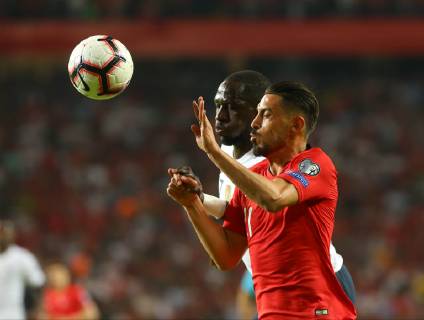 Fußball, EM Quali, Türkei - Frankreich Irfan Can Kahveci (R) of Turkey and Moussa Sissoko (L) of France during the Euro 2020 football qualification match between Turkey and France at the Buyuksehir Belediyesi stadium in Konya, on June 8, 2019. 