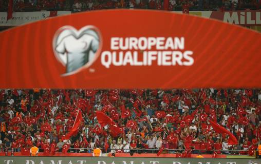 Fußball, EM Quali, Türkei - Frankreich Fans of Turkey during the Euro 2020 football qualification match between Turkey and France at the Buyuksehir Belediyesi stadium in Konya, on June 8, 2019. 