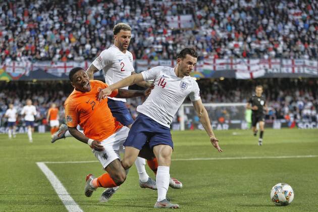 GUIMARAES, 06-06-2019, Estadio D. Afonso Henriques , UEFA Nations League Semi Final. Netherlands player Steven Bergwijn (L) and England player Kyle Walker (C) and England player Ben Chilwell (R) during the game Netherlands - England 3-1. Netherlands - England x3634868x Copyright: