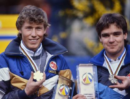 Ski WM 1985, combination men Pirmin ZURBRIGGEN, Thomas BURGLER SUI SKI ALPIN SAISON 84 85 WM 1985 Bormio combination men 05 02 1985 Pirmin ZURBRIGGEN li and Thomas BURGLER right both SUI present their medals Bormio Italy