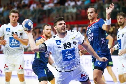 HANDBALL - EHF EC, AUT vs NOR KLAGENFURT,AUSTRIA,13.JUN.19 - HANDBALL - EHF EURO Cup, international match, Länderspiel, Nationalmannschaft Austria vs Norway. Image shows Nikola Bilyk, Tobias Wagner (AUT) and Kent Robin Toennesen (NOR). GEPAxpictures xDanielxGoetzhaber