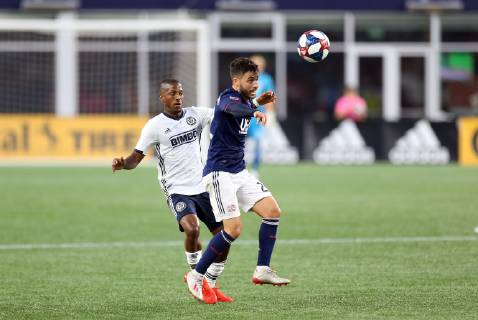 June 26, 2019; Foxborough, MA, USA; New England Revolution midfielder Carles Gil (22) in action during an MLS, Fussball Herren, USA match between Philadelphia Union and New England Revolution at Gillette Stadium. CSM MLS 2019: Union vs Revolution JUN 26 - ZUMAc04_ 20190626_zaf_c04_068 Copyright: xAnthonyxNesmithx