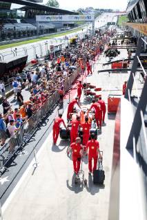 FORMULA 1 - GP of Austria 2019 SPIELBERG,AUSTRIA,27.JUN.19 - MOTORSPORTS, FORMULA 1 - Grand Prix of Austria, Red Bull Ring, preview. Image shows the Ferrari crew and fans during the pit lane walk. GEPAxpictures xDanielxGoetzhaber