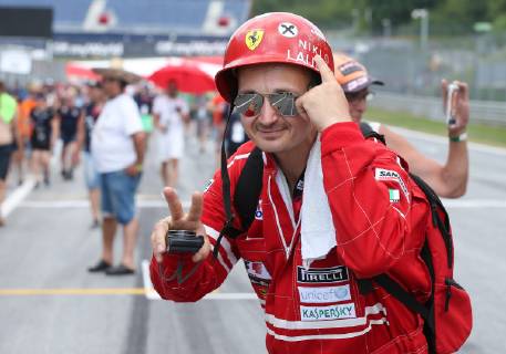 FORMULA 1 - GP of Austria 2019 SPIELBERG,AUSTRIA,27.JUN.19 - MOTORSPORTS, FORMULA 1 - Grand Prix of Austria, Red Bull Ring, preview. Image shows a fan. GEPAxpictures xHaraldxSteiner