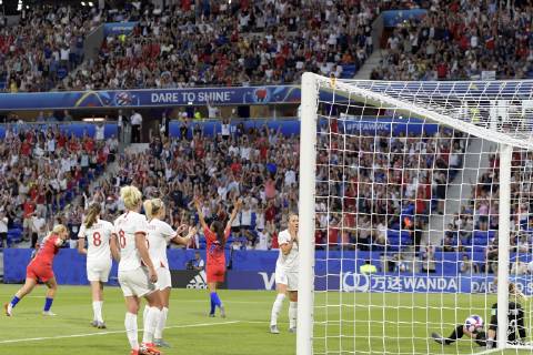 (L-R) Lindsey Horan of USA women, Jill Scott of England women, Steph Houghton of England women, Christen Press of USA women, Lucy Bronze of England women, goalkeeper Carly Telford of England women during the FIFA Women s World Cup France 2019 semi final match between England and United States of America at Stade de Lyon on July 02, 2019 in Lyon, France FIFA Women s World Cup France 2019 2018 2019 xVIxVIxImagesx xGerritxvanxKeulenxIVx 14891472
