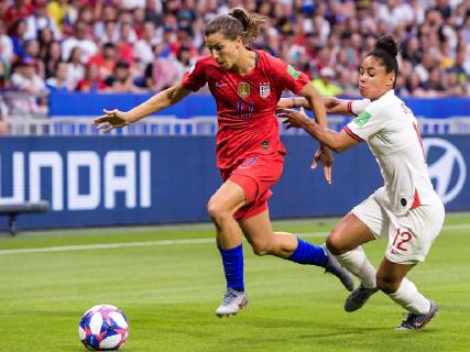 (L-R) Tobin Heath of USA women, Demi Stokes of England women during the FIFA Women s World Cup France 2019 semi final match between England and United States of America at Stade de Lyon on July 02, 2019 in Lyon, France FIFA Women s World Cup France 2019 2018 2019 xVIxVIxImagesx xGerritxvanxKeulenxIVx 14898051