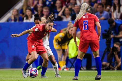 (L-R) Tobin Heath of USA women, Demi Stokes of England women, Julie Ertz of USA women during the FIFA Women s World Cup France 2019 semi final match between England and United States of America at Stade de Lyon on July 02, 2019 in Lyon, France FIFA Women s World Cup France 2019 2018 2019 xVIxVIxImagesx xGerritxvanxKeulenxIVx 14904703
