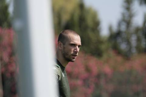 Entrenamiento del Betis. En la imagen, Pau Lopez. Betis training session. In this picture, Pau Lopez.