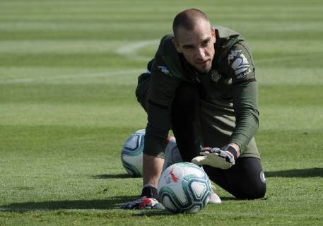 Entrenamiento del Betis. En la imagen, Pau Lopez. Betis training session. In this picture, Pau Lopez.