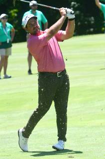 SILVIS, IL - JULY 12: Roberto Diaz watches the progress of his approach shot on the 6 hole during the second round of the John Deere Classic Golf Tournament at TPC Deere Run on July 12, 2019, at Silvis, IL. (Photo by Keith Gillett Icon Sportswire) GOLF: JUL 12 PGA, Golf Herren - John Deere Classic Icon1907012070