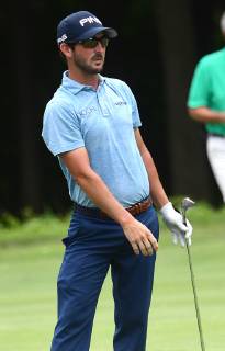 SILVIS, IL - JULY 13: Andrew Lowry follows the progress of his ball after hitting his approach shot on the 6 hole during the third round of the John Deere Classic Golf Tournament at TPC Deere Run on July 13, 2019, at Silvis, IL. (Photo by Keith Gillett Icon Sportswire) GOLF: JUL 13 PGA, Golf Herren - John Deere Classic Icon1907013084