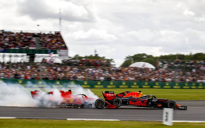 Sport Themen der Woche KW28 Sport Bilder des Tages Motorsports: FIA Formula One World Championship, WM, Weltmeisterschaft 2019, Grand Prix of Great Britain, Crash between 5 Sebastian Vettel (GER, Scuderia Ferrari Mission Winnow) and 33 Max Verstappen (NLD, Aston Martin Red Bull Racing) Silverstone Great Britain