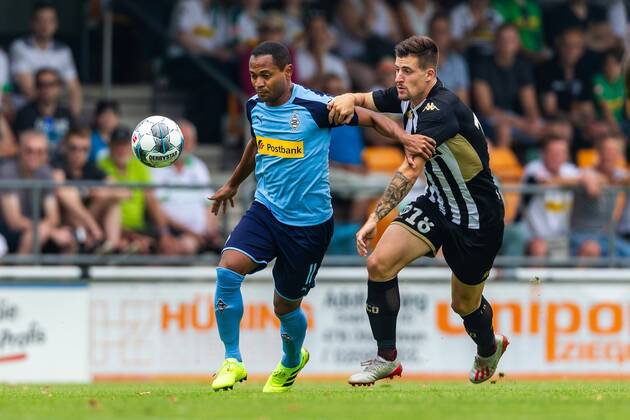 Straelen, Germany, 27 07 2019, friendly match, test match, Borussia Moenchengladbach SCO Angers, Raffael Moenchengladbach and Baptiste Santamaria Angers in duel Straelen Sportzentrum an der Roemerstraße Germany eu images 09 542 003574 eu-images-542