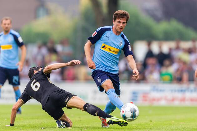 Straelen, Germany, 27 07 2019, friendly match, test match, Borussia Moenchengladbach SCO Angers, Vincent Pajot Angers and Jonas Hofmann Moenchengladbach in duel Straelen Sportzentrum an der Roemerstraße Germany eu images 09 542 003575 eu-images-542