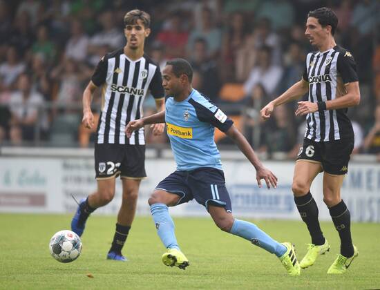 Test match Borussia Mönchengladbach SCO Angers France 27 07 2019 Raffael BMG Action wins against two DFL REGULATIONS PROHIBIT ANY USE OF PHOTOGRAPHS AS IMAGE SEQUENCES AND OR QUASI VIDEO HM