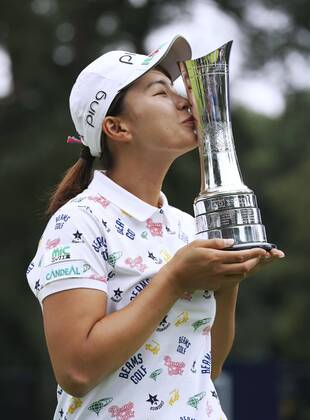 Golf: Women s British Open Hinako Shibuno of Japan kisses the trophy after winning the Women s British Open at Woburn Golf Club in Milton Keynes, England, on Aug. 4, 2019. 
