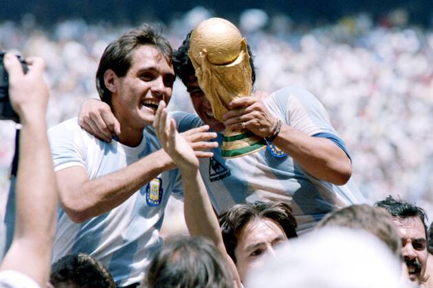 MARADONA Diego Kapitaen Team ARG with WELTCUP Cup at the award ceremony with goal scorers BURRUCHAGA Jorge Final Argentina Germany 3 2 on 29 06 1986 at the Azteca Stadium in Mexico City
