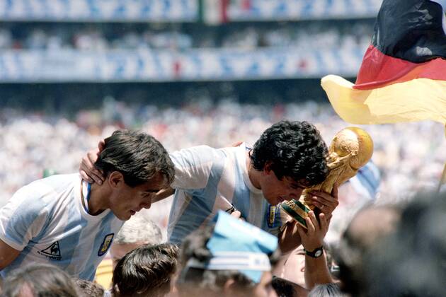 MARADONA Diego Kapitaen Team ARG with WELTCUP Cup at the award ceremony with goal scorers BURRUCHAGA Jorge Final Argentina Germany 3 2 on 29 06 1986 at the Azteca Stadium in Mexico City