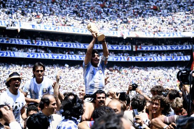 MARADONA Diego Kapitaen Team ARG with WELTCUP Cup at the award ceremony with goal scorers BURRUCHAGA Jorge Final Argentina Germany 3 2 on 29 06 1986 at the Azteca Stadium in Mexico City