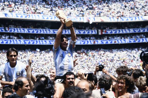 MARADONA Diego Kapitaen Team ARG with WELTCUP Cup at the award ceremony with goal scorers BURRUCHAGA Jorge Final Argentina Germany 3 2 on 29 06 1986 at the Azteca Stadium in Mexico City