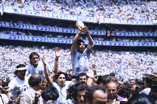 MARADONA Diego Kapitaen Team ARG with WELTCUP Cup at the award ceremony with goal scorers BURRUCHAGA Jorge Final Argentina Germany 3 2 on 29 06 1986 at the Azteca Stadium in Mexico City