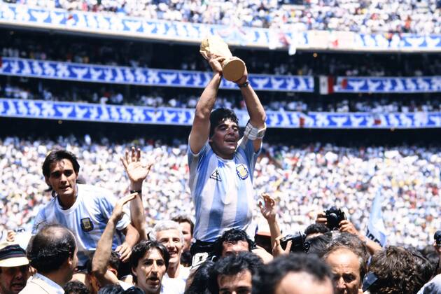 MARADONA Diego Kapitaen Team ARG with WELTCUP Cup at the award ceremony with goal scorers BURRUCHAGA Jorge Final Argentina Germany 3 2 on 29 06 1986 at the Azteca Stadium in Mexico City
