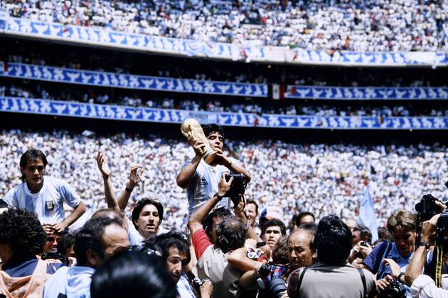 MARADONA Diego Kapitaen Team ARG with WELTCUP Cup at the award ceremony with goal scorers BURRUCHAGA Jorge Final Argentina Germany 3 2 on 29 06 1986 at the Azteca Stadium in Mexico City
