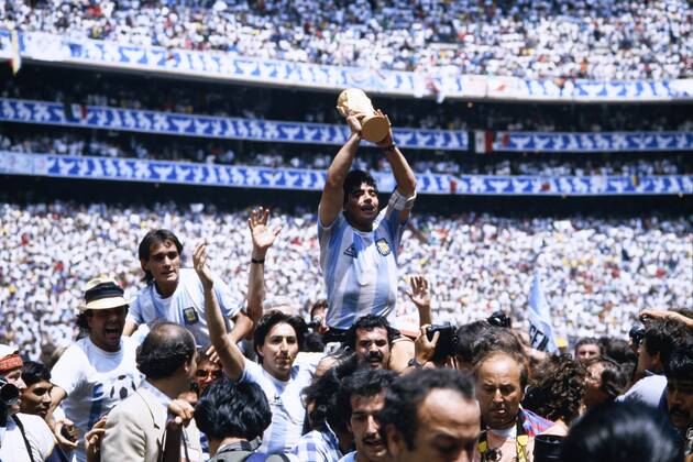 MARADONA Diego Kapitaen Team ARG with WELTCUP Cup at the award ceremony with goal scorers BURRUCHAGA Jorge Final Argentina Germany 3 2 on 29 06 1986 at the Azteca Stadium in Mexico City