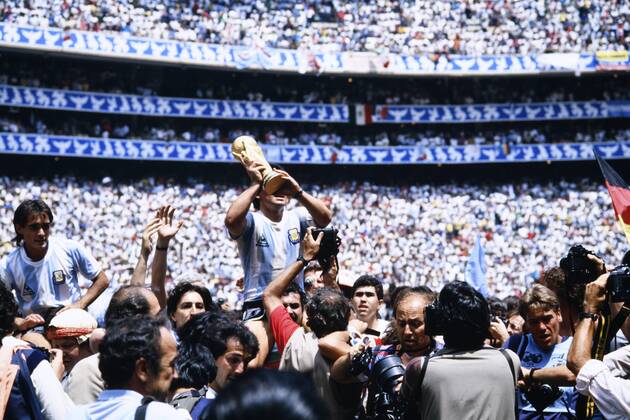 MARADONA Diego Kapitaen Team ARG with WELTCUP Cup at the award ceremony with goal scorers BURRUCHAGA Jorge Final Argentina Germany 3 2 on 29 06 1986 at the Azteca Stadium in Mexico City