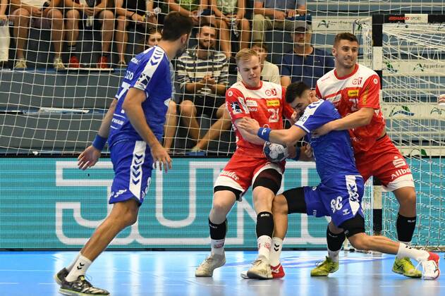 26 Lucas Firnhaber 26 TuSEM Essen and 22 Dennis Szczesny 22 Tu9EM Essen 9 Tin Kontrec 9 VfL Gummersbach ,, VfL Gummersbach TuSEM Essen, Handball, Men, 2 League, Liqui Moly Handball Bundesliga, 1 Matchday, 28 08 2019, VfL Gummersbach TuSEM Essen, , Handball, Liqui Moly 2 Handball Bundesliga, Men, Soielzeit 2019 20 Gummersbach Copyright: xEIBNER JuergenxAugstx EP_JOGI