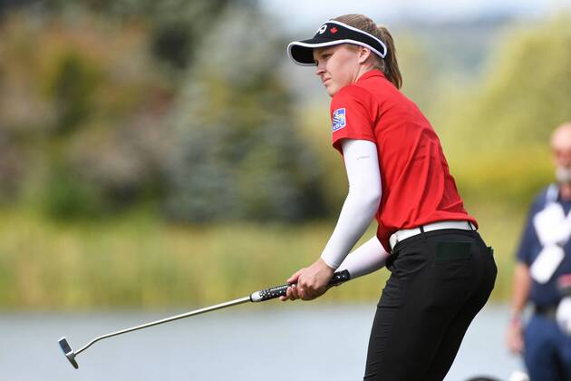 AURORA, ON - AUGUST 25: Brooke Henderson (CAN) watches a putt on the 2nd green during the final round of the LPGA, Golf Damen - CP Women s Open on August 25, 2019 at Magna Golf Club in Aurora, ON. (Photo by Gerry Angus Icon Sportswire) GOLF: AUG 25 LPGA - CP Women s Open Icon19082512