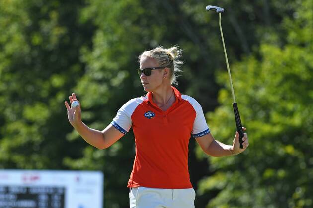 AURORA, ON - AUGUST 25: Nicole Broch Larsen (DEN) acknowledges the crowd on the 18th hole during the final round of the LPGA, Golf Damen - CP Women s Open on August 25, 2019 at Magna Golf Club in Aurora, ON. (Photo by Gerry Angus Icon Sportswire) GOLF: AUG 25 LPGA - CP Women s Open Icon19082545