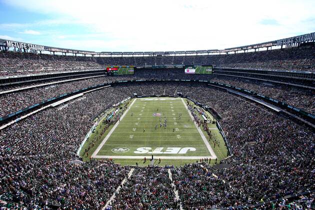 EAST RUTHERFORD, NJ - SEPTEMBER 08: A general view of MetLife stadium during play in the first quarter of the National Football League game between the New York Jets and the Buffalo Bills on September 8, 2019 at MetLife Stadium in East Rutherford, NJ.(Photo by Rich Graessle Icon Sportswire) NFL, American Football Herren, USA SEP 08 Bills at Jets Icon1909083162