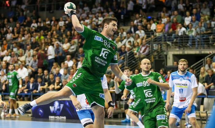 15 09 2019, Handball, 1 Bundesliga, 5 Matchday, Füchse Berlin TVB Stuttgart, Max Schmeling Halle Berlins Mijajlo Marsenic l throws the ball on the goal Handball 1 Bundesliga Füchse Berlin TVB Stuttgart