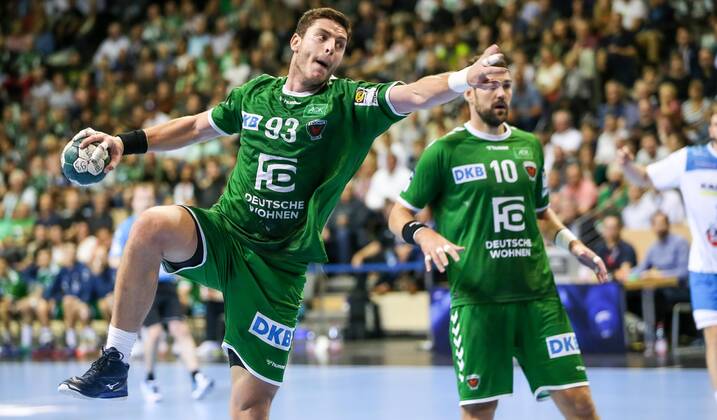 15 09 2019, Handball, 1 Bundesliga, 5 Matchday, Füchse Berlin TVB Stuttgart, Max Schmeling Halle Berlins Mijajlo Marsenic throws the ball at the goal Handball 1 Bundesliga Füchse Berlin TVB Stuttgart