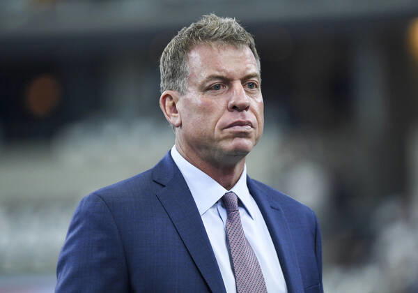 Oct 6, 2019: Fox Sports television personality and former Dallas Cowboys quarterback Troy Aikman during an NFL, American Football Herren, USA game between the Green Bay Packers and the Dallas Cowboys at AT&T Stadium in Arlington, TX Green Bay defeated Dallas 34-24 CSM NFL 2019: Packers vs Cowboys OCT 06 - ZUMAcp2_ 20120501_zaf_cp2_608 Copyright: xAlbertxPenax