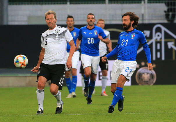 07 10 2019, DFB All Stars vs Azzuri Legends, Sportpark Ronhof Fuerth, football, sport, in picture Guido Buchwald DFB All Stars vs Andrea Pirlo Azzuri All Stars
