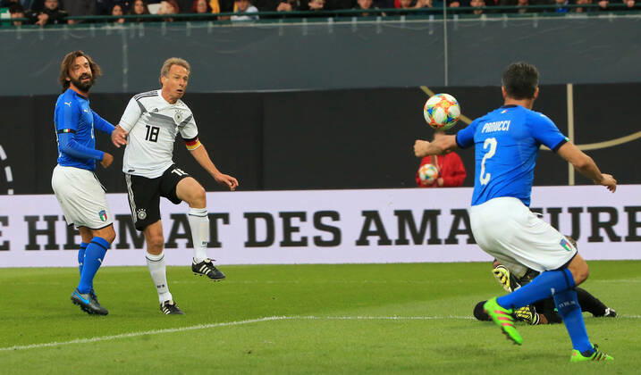 07 10 2019, DFB All Stars vs. Azzuri Legends, Sportpark Ronhof Fuerth, football, sport, in picture Andrea Pirlo Azzuri All Stars , Goal to 2 0 by Juergen Klinsmann DFB All Stars , Christian Panucci Azzuri All Stars
