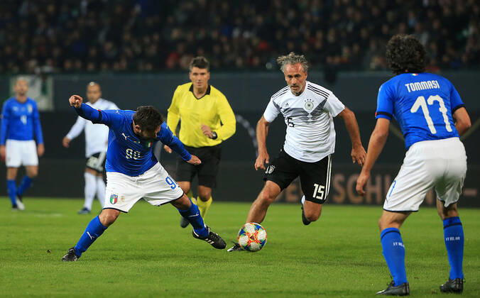 07 10 2019, DFB All Stars vs Azzuri Legends, Sportpark Ronhof Fuerth, football, sport, in picture Salvatore Schillaci Azzuri All Stars vs Maurizio Gaudino DFB All Stars and Damiano Tommasi Azzuri All Stars