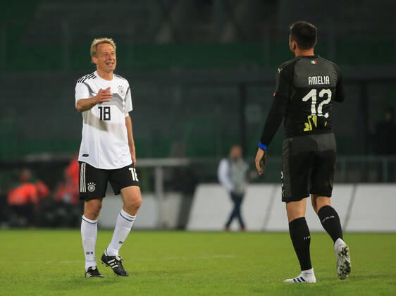 07 10 2019, DFB All Stars vs. Azzuri Legends, Sportpark Ronhof Fuerth, football, sport, in picture Juergen Klinsmann DFB All Stars and Marco Amella Azzuri All Stars