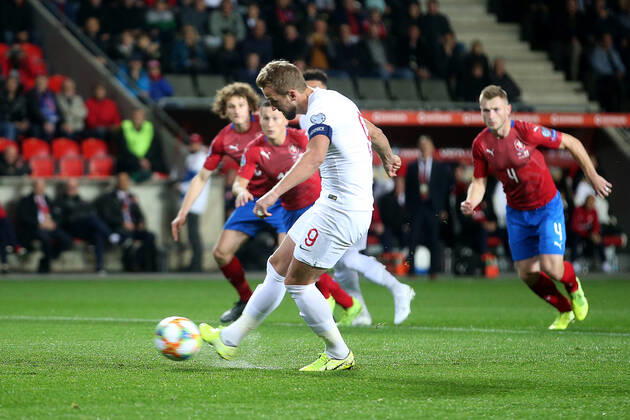 Fußball, EM Quali, Tschechien - England Czech Republic v England UEFA EURO, EM, Europameisterschaft,Fussball 2020 Qualifiers Harry Kane of England scores his sides 1st goal from the penalty spot during the UEFA Euro 2020 Qualifiers match at Sinobo Stadium, Prague Content Not Available For UK Newspapers Copyright: xPaulxChestertonx FIL-13738-0040