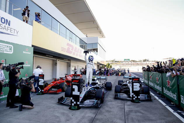 Motorsports: FIA Formula One World Championship, WM, Weltmeisterschaft 2019, Grand Prix of Japan, 5 Sebastian Vettel (GER, Scuderia Ferrari Mission Winnow), 77 Valtteri Bottas (FIN, Mercedes AMG Petronas Motorsport), 44 Lewis Hamilton (GBR, Mercedes AMG Petronas Motorsport), Suzuka Japan