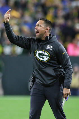 GREEN BAY, WI - OCTOBER 14: Green Bay Packers head coach Matt LaFleur reacts to a play during a game between the Green Bay Packers and the Detroit Lions at Lambeau Field on October 14, 2019 in Green Bay, WI. (Photo by Larry Radloff Icon Sportswire) NFL, American Football Herren, USA OCT 14 Lions at Packers Icon1910140513
